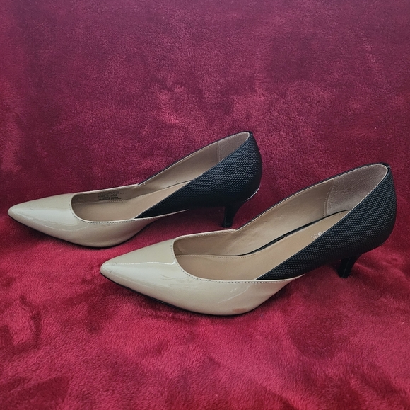 Calvin Klein Women Elegant Black and Cream Patent Pumps - Picture 1 of 7